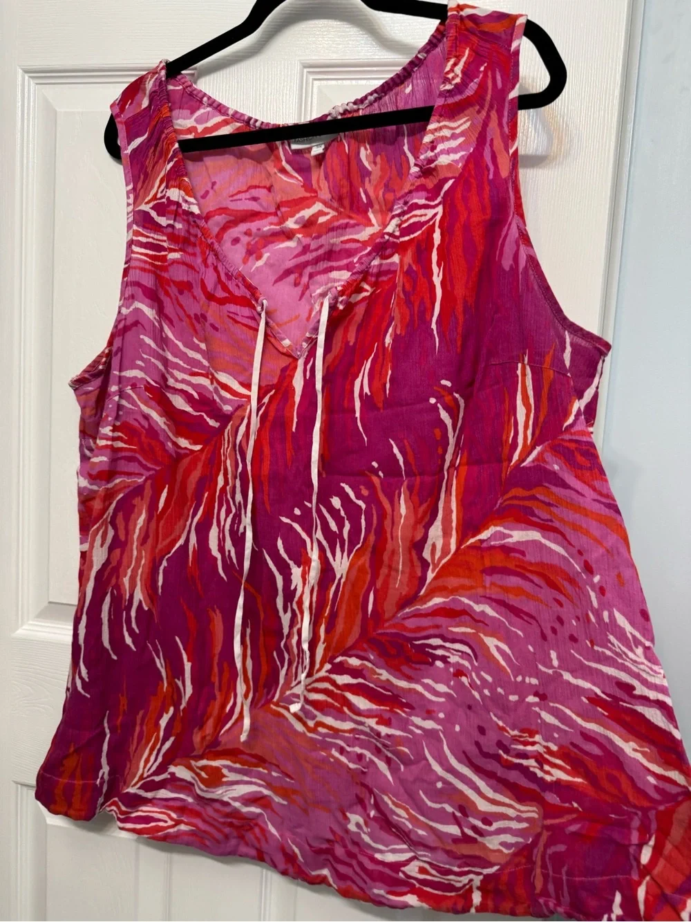 Fashion Bug Sleevless Pink & Red Printed V-Neck Women's Top - Picture 2 of 5